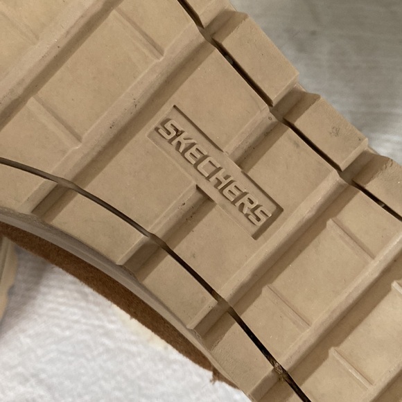 SKECHERS animal print WINTER BOOT with fuzzy lining - Picture 8 of 9